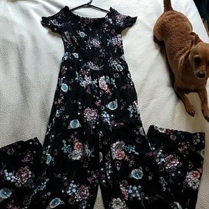 One piece jumper (pants) floor lenght.